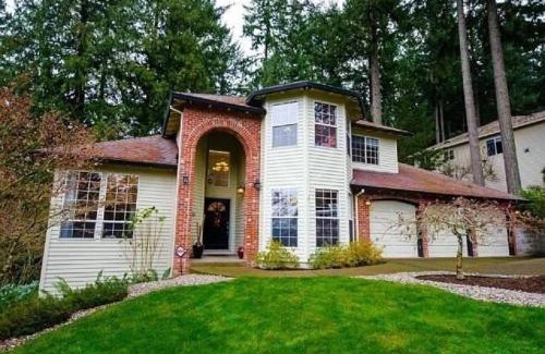 Beaverton House | Forest & City Views - Near Portland, Nike & Intel
