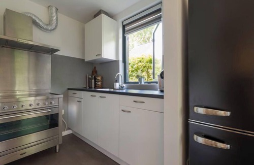Ewijk House | Forest Cottage Ewijk incl. hot tub by Interhome