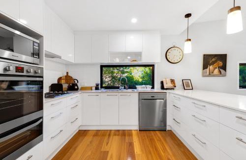 Maleny House | Forest Haven 2 BR Styled Modern Sanctuary at Maleny