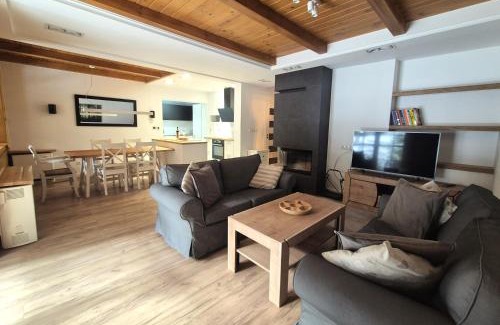Makow Podhalanski Ski Chalet | Forest House- dom nad górskim potokiem