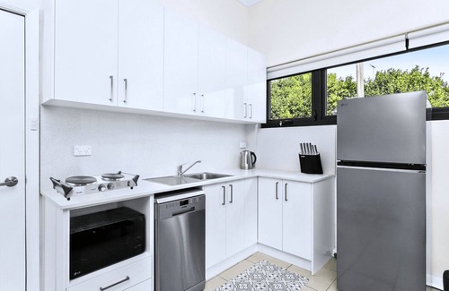 Camperdown Apartment | Forest Lodge - GLE18 Upper Road - Groovy Studio in Forest Lodge Near Glebe Cafes Harbourside Walks