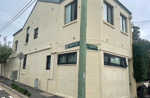 Camperdown Apartment | Forest Lodge - GLE18 Upper Road - Groovy Studio in Forest Lodge Near Glebe Cafes Harbourside Walks
