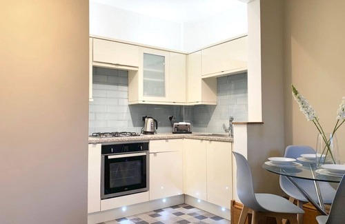 Dundee Apartment | Forest Park Apartment