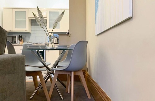 Dundee Apartment | Forest Park Apartment