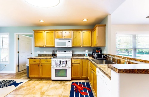 Frankford House | Forest Reach home near beach with pool access & W/D - dog-friendly