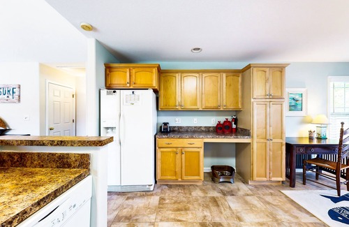 Frankford House | Forest Reach home near beach with pool access & W/D - dog-friendly