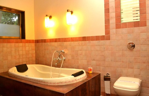 Khanvel Hotel | Forest Village Holiday Homes