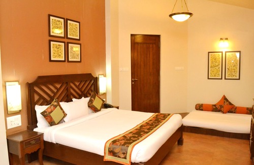 Khanvel Hotel | Forest Village Holiday Homes