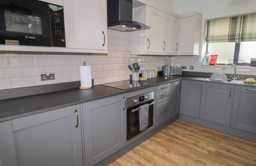 Hendrerwydd Cottage | FORGE COTTAGE, family friendly, with hot tub in Trefnant