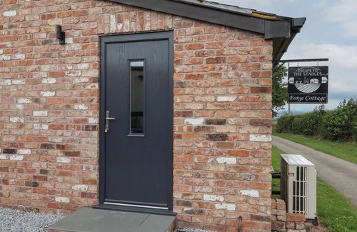 Hendrerwydd Cottage | FORGE COTTAGE, family friendly, with hot tub in Trefnant
