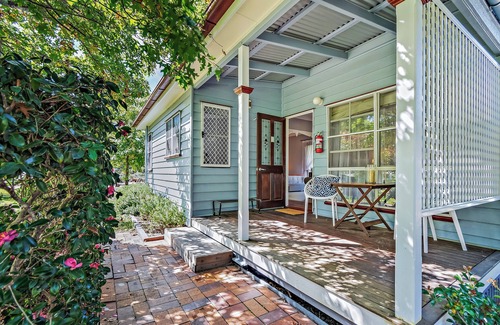 Diamondvale Cottage | Forget Me Not Cottage @ Diamondvale Estate, perfect for couples with fireplace