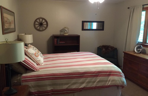 Danbury Cabin | Former Resort Lodge - Best Family Getaway! PLEASE READ Description - Sleeps 20