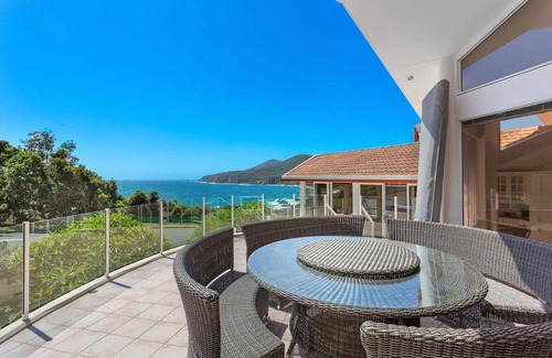 Forster House | Forster- Beachfront Views & Pool -Jewel of the Sea