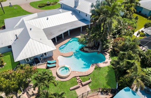 McGregor House | Fort Myers Gulf Access Luxury Getaway – Private Pool, Waterslide, Dock & More