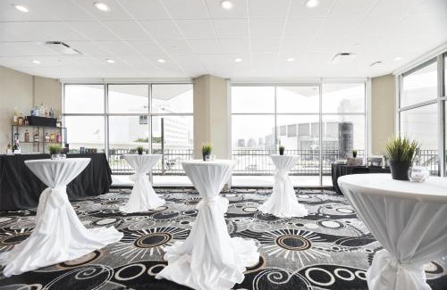 Downtown Detroit Hotel | Fort Pontchartrain Detroit, a Wyndham Hotel