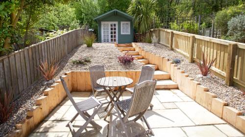 Yarmouth House | Fort Victoria Cottages - Beach Cottage