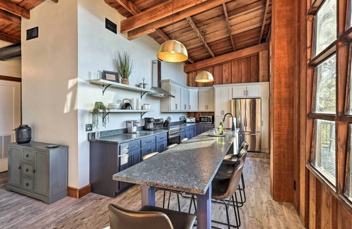 Fort White House | Fort White Retreat: Deck & River Access!