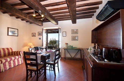 Gualdo Cattaneo Apartment | Forte Sorgnano | Farmhouse with pool