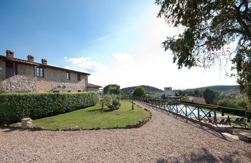 Gualdo Cattaneo Apartment | Forte Sorgnano | Farmhouse with pool