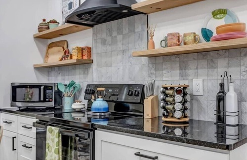 Urban Core Apartment | Forth House – Stylish & Cozy 1 BR Apt in Springfield