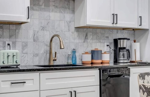 Urban Core Apartment | Forth House – Stylish & Cozy 1 BR Apt in Springfield