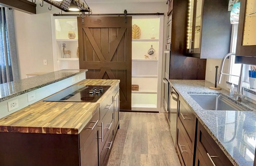 Radcliff House | Fortside Comfort~3 BR~Gourmet Kitchen~Pet Friendly