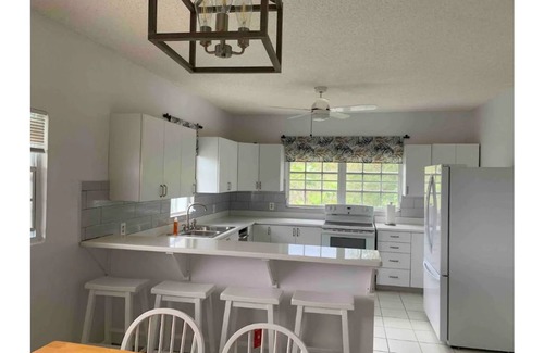 Estate Fortuna Hill House | Fortuna Bay Villa/Entire Apt/Walk to the Bay