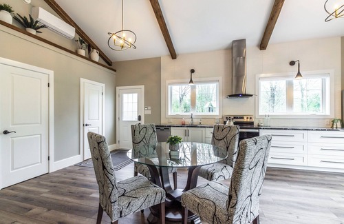 Normandale House | ForTwo guest house a place to relax, enjoy nature, beaches, trails, wineries.