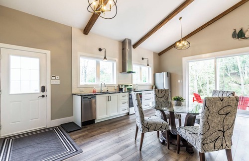Normandale House | ForTwo guest house a place to relax, enjoy nature, beaches, trails, wineries.
