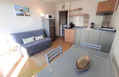Fouesnant Apartment | Fouesnant Beg Meil, the beach on foot from this lovely renovated apartment