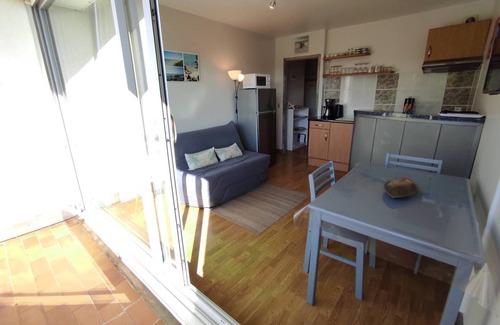 Fouesnant Apartment | Fouesnant Beg Meil, the beach on foot from this lovely renovated apartment