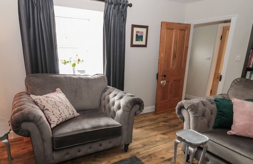 Tweedmouth House | FOUNDRY HOUSE, pet friendly, with hot tub in Berwick-Upon-Tweed