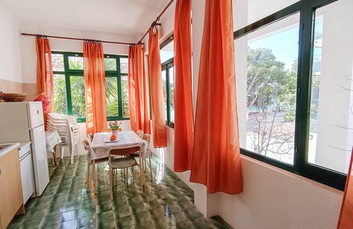 Promajna Apartment | Four-bedroom apartment near beach Promajna, Makarska (A-23184-c)