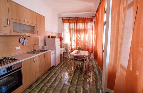 Promajna Apartment | Four-bedroom apartment near beach Promajna, Makarska (A-23184-c)