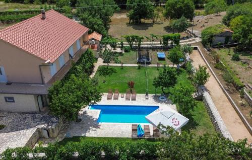 Sibenik House | Four-Bedroom Holiday Home In Slivno