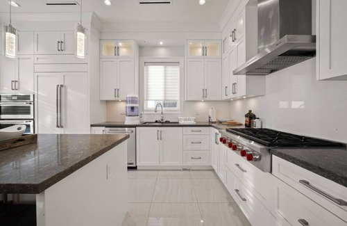 Riley Park-Little Mountain House | Four Bedroom Home near Queen Elizabeth Park