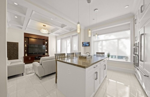 Riley Park-Little Mountain House | Four Bedroom Home near Queen Elizabeth Park