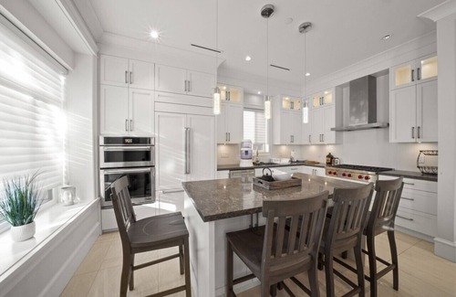 Riley Park-Little Mountain House | Four Bedroom Home near Queen Elizabeth Park