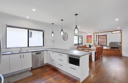 Amity Point House | Four bedroom, Two Bathroom House Sleeping 10