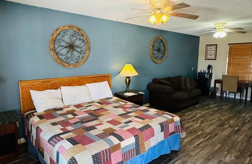 Pilot Point Hotel | Four Horsemen Hotel