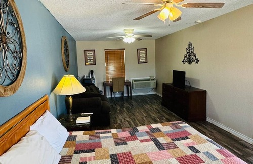 Pilot Point Hotel | Four Horsemen Hotel