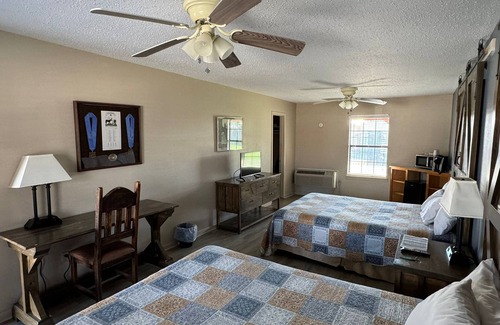 Pilot Point Hotel | Four Horsemen Hotel
