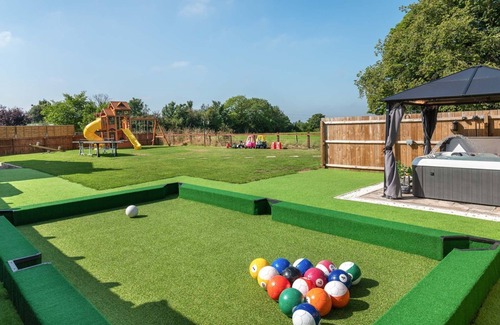 Carlisle Cottage | Four Oaks Cottage, Private Children’s Park, Large Garden & Hot Tub