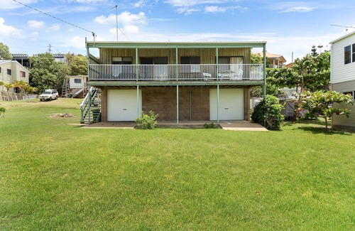 Emu Park House | FOUR PALMS