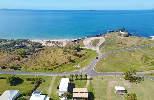 Emu Park House | FOUR PALMS