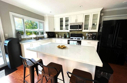 Dunchurch Cottage | Four Season, 5-bedroom cottage with many amenities