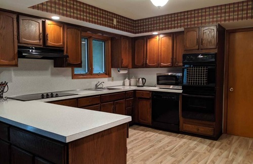 Tobyhanna House | Four Season Brick Ranch on a Quiet Acre.7 mls to Kalahari; 4 to Mt Airy Casino