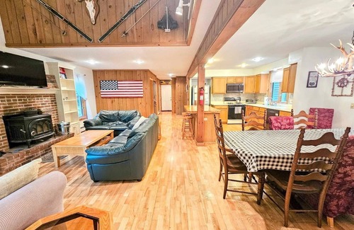 Wilmington House | Four Season Vermont Getaway with Hot Tub