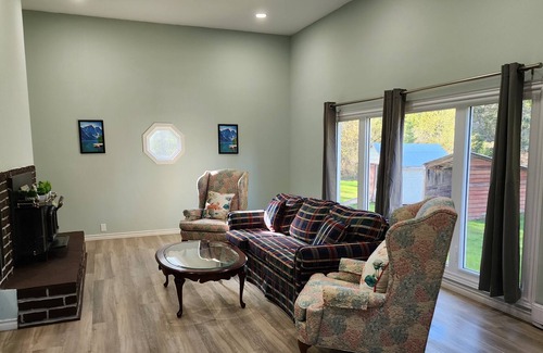 Minden Hills Cottage | Four Season waterfront Cottage on Irondale River over