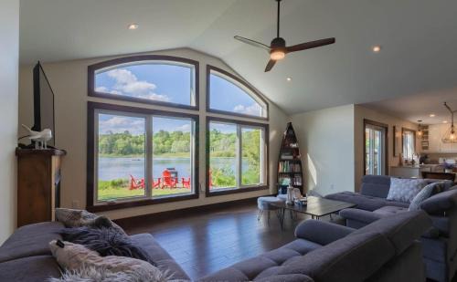 Bracebridge House | Four Season Waterfront Muskoka Retreat